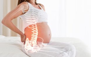 πόνος στην πλάτη κατά τη διάρκεια της εγκυμοσύνης προκαλεί